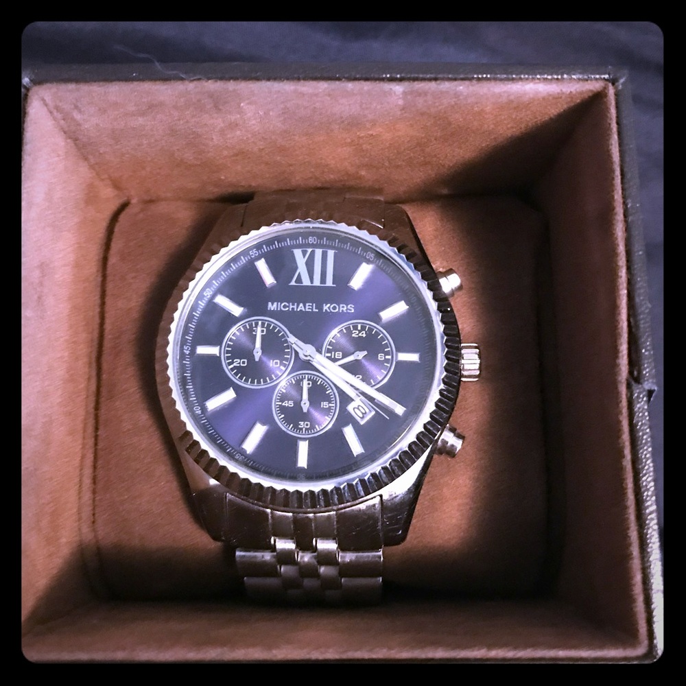 This is an authentic Michael Kors Men’s Lexington.